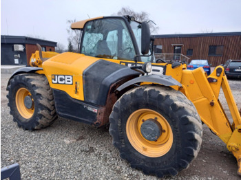 Телескопический погрузчик JCB