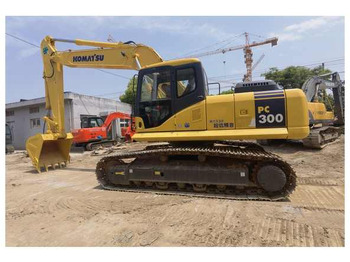 Гусеничный экскаватор KOMATSU PC200-7