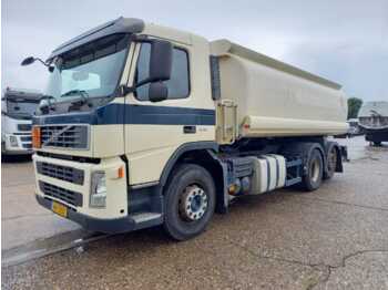 Грузовик-цистерна VOLVO FM