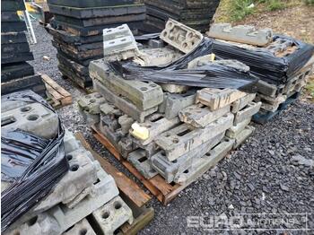 Строительное оборудование Pallet of Heras Fencing Bases: фото 1