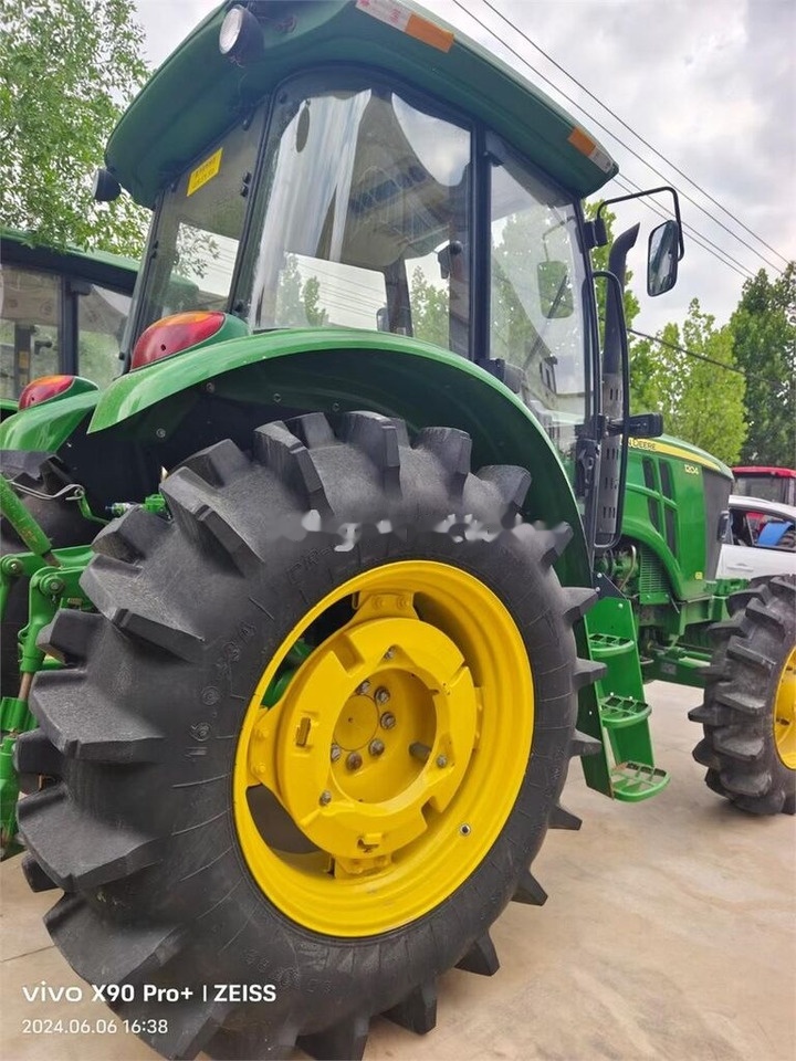 Трактор John Deere 6120B: фото 7