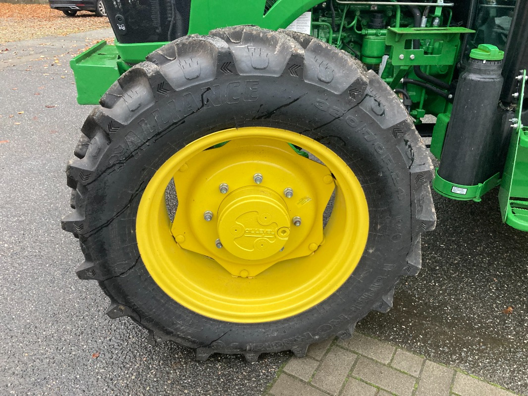 Новый Трактор John Deere 5075E: фото 17