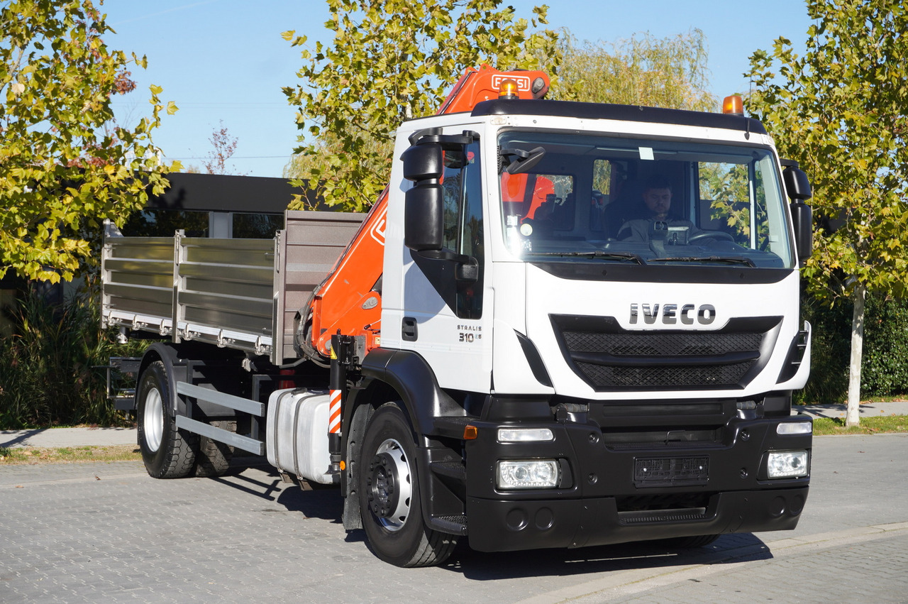 Грузовик бортовой/ Платформа, Автоманипулятор IVECO Stralis 310 E6 / NEW 3-sided tipper / Fassi F135 crane with remote control: фото 19