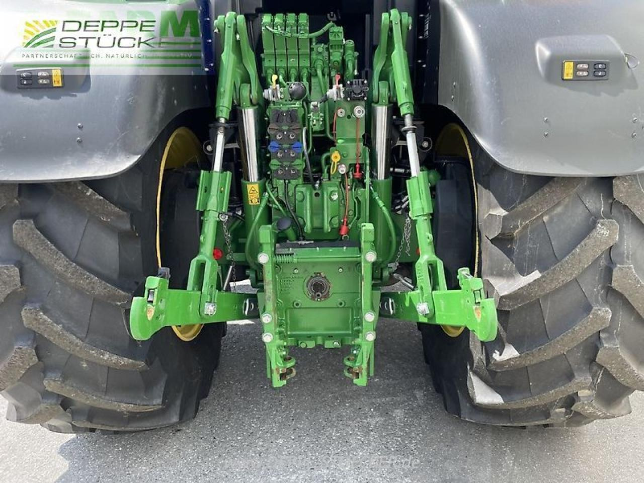 Трактор John Deere 6250r: фото 9